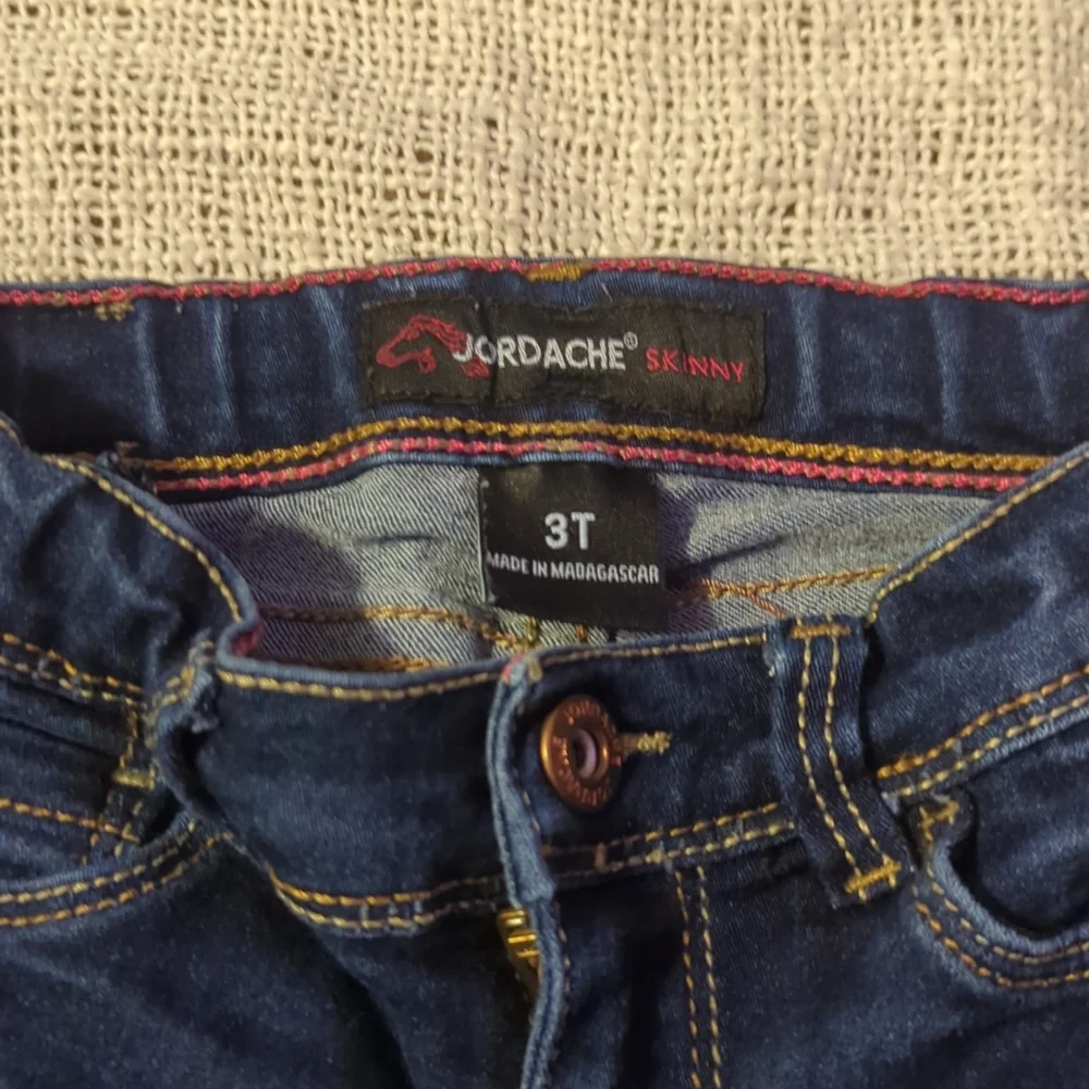 Pair of 3T Girl Jeans - Picture 7 of 8